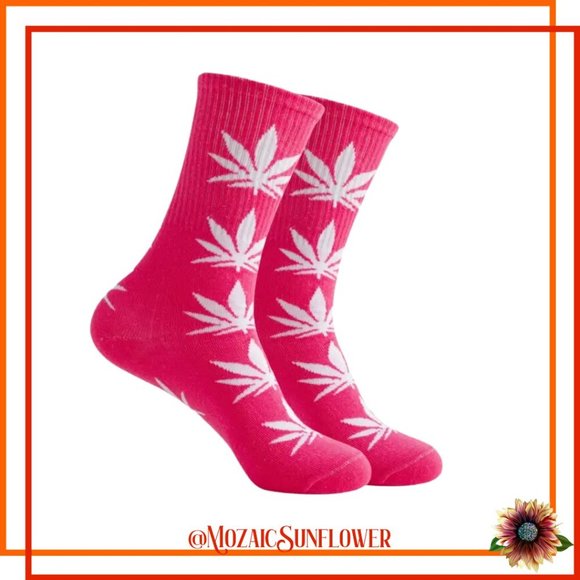 3 for $20 PLANT LIFE LEAF PINK AND WHITE LEAF CREW SOCKS NWT - Picture 1 of 5